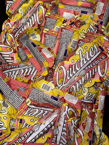 Quickies 1g Infused Flavor Preroll | HYBRID | STRAWBERRY BANANA SMOOTHIE